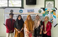 Pelatihan Bahasa Inggris, dan Teknologi Informasi dan Komunikasi untuk meningkatkan Literasi Pembelajaran Bagi Guru dan Santri